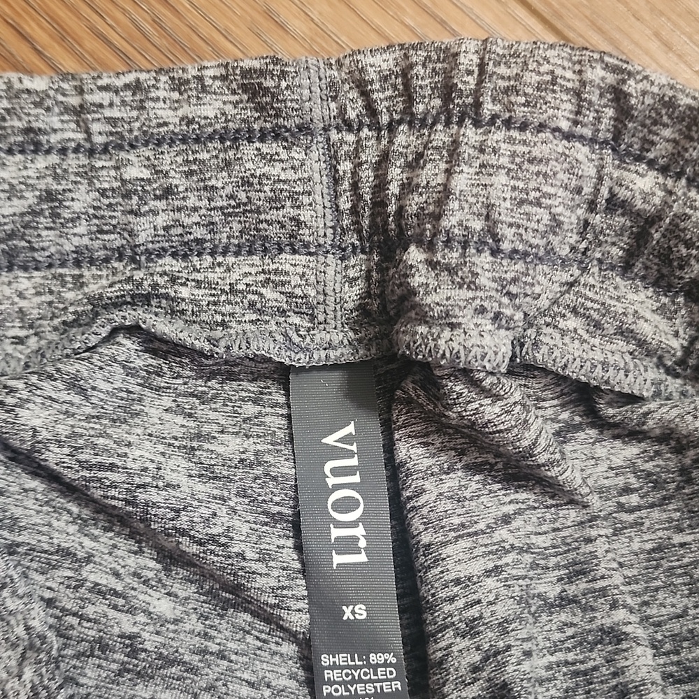 Vuori Gray Cropped Joggers - Picture 3 of 4